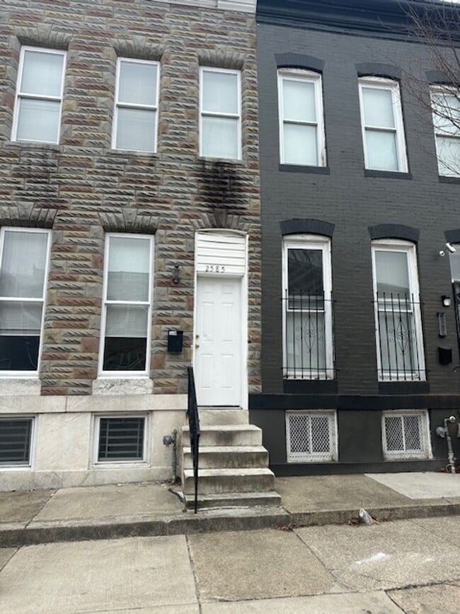 Building Photo - 2585 W Fayette St