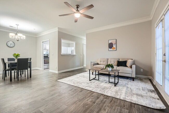 Foto del edificio - 1800 Lantern Ridge Dr