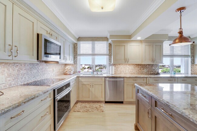 Building Photo - 375 S Beach Rd