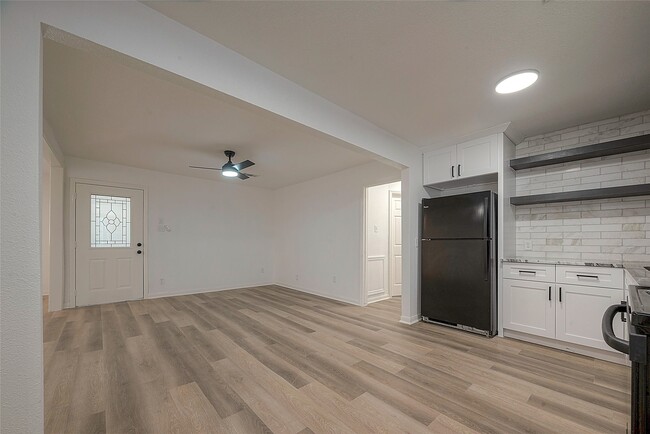 Building Photo - 3320 Hays St