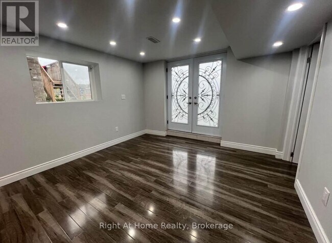 Photo du bâtiment - 54 Pace Ave