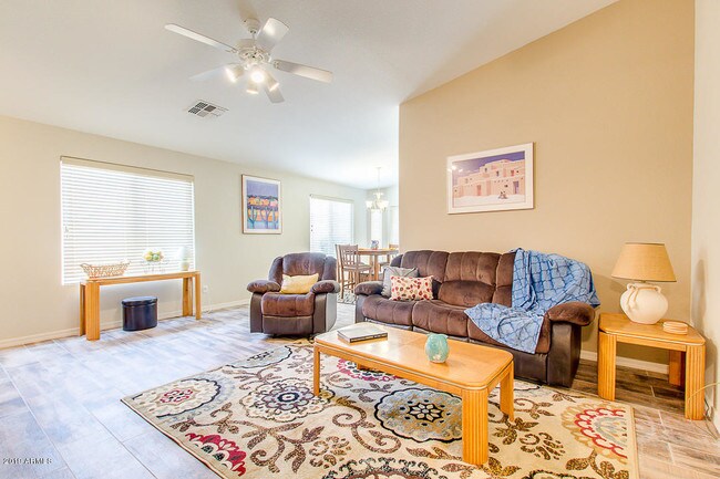 Foto del edificio - 3103 E Peach Tree Dr