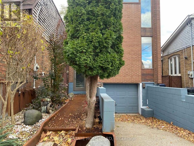 Building Photo - 302 Rhodes Ave