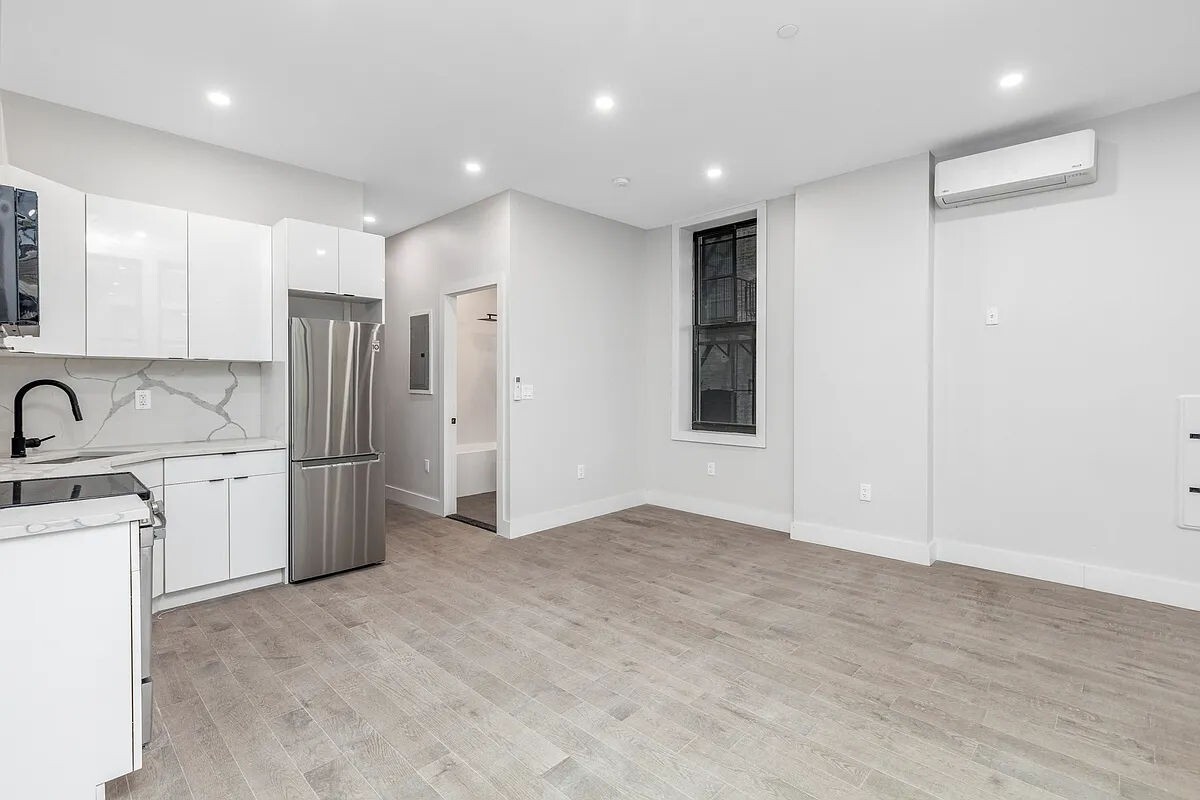Primary Photo - 241 West 75th Street