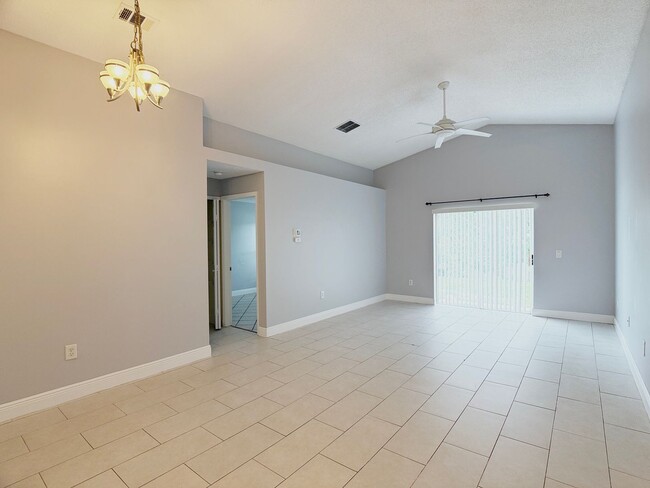 Building Photo - 333 Piccolo Way
