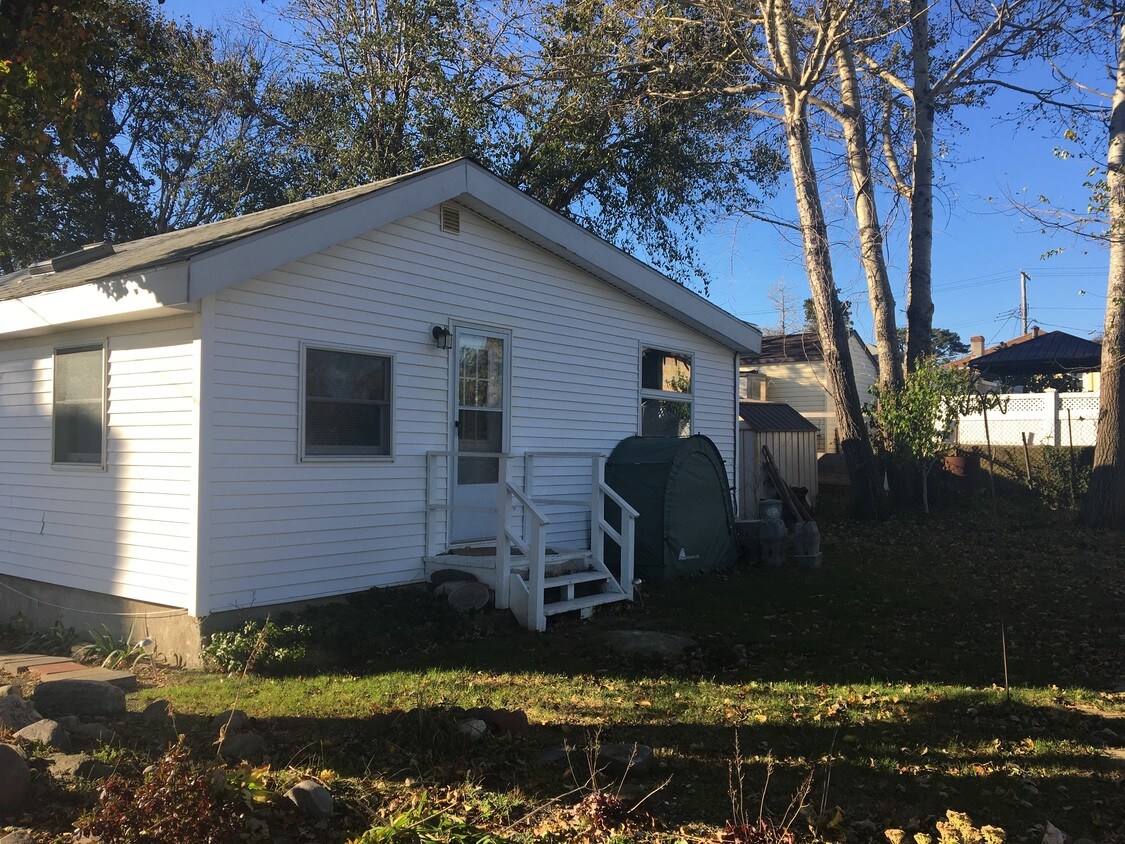Cottage - 151 Fordham St