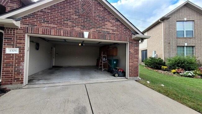 Building Photo - 4306 Dow Way