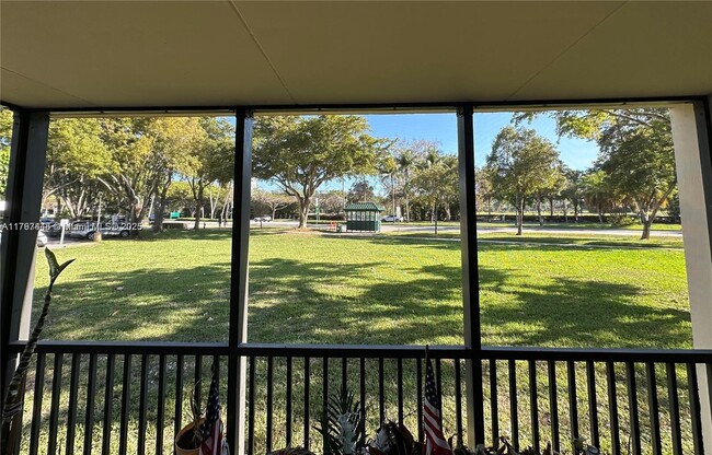 Foto del edificio - 3301 N Country Club Dr