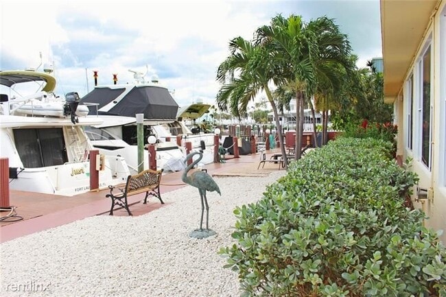 Building Photo - 1 br, 1 bath Condo - 3019 Harbor dr
