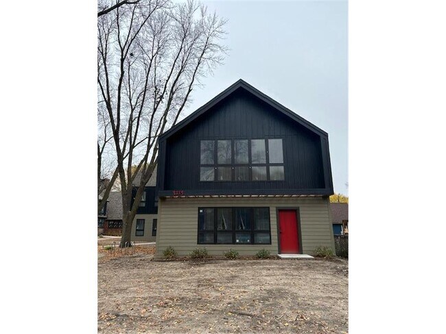 Building Photo - 3225 Minnehaha Pky