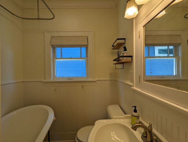 Building Photo - 3 br, 2 bath House - 835 31st Ave