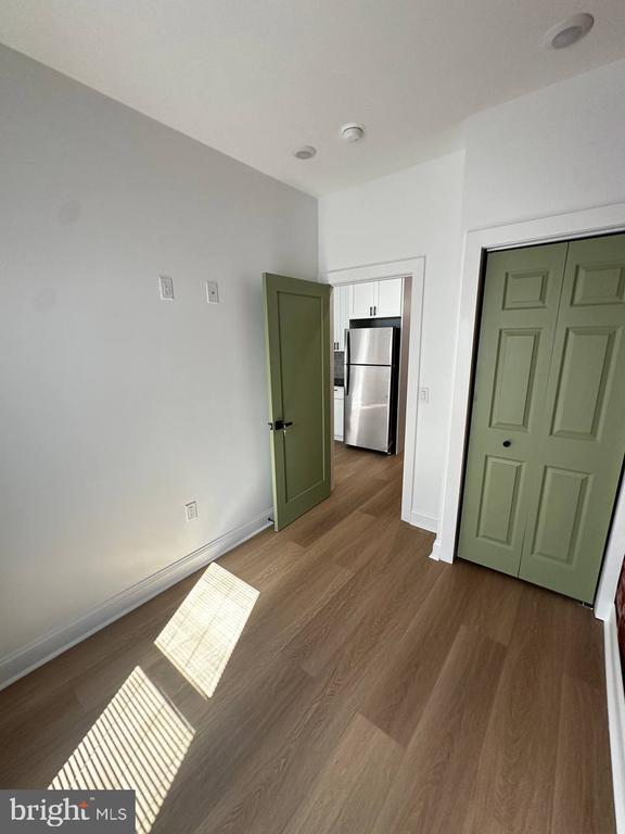 Foto del edificio - 1229 W Somerset St