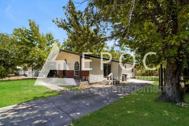 Building Photo - 1208 Karen Dr