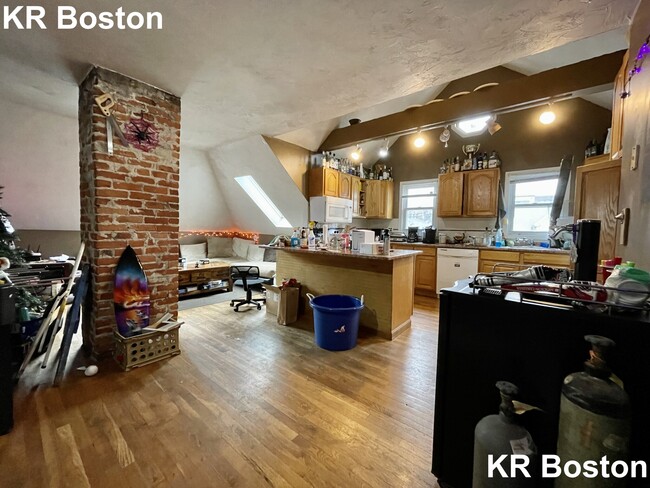 Building Photo - 28 Brainerd Rd