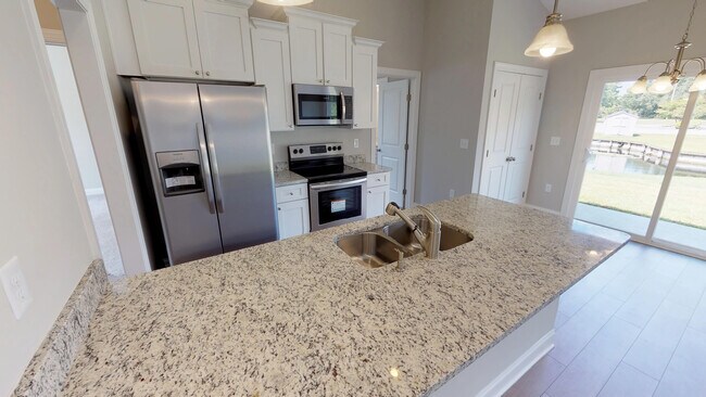 Building Photo - 22 Racquet Club Dr