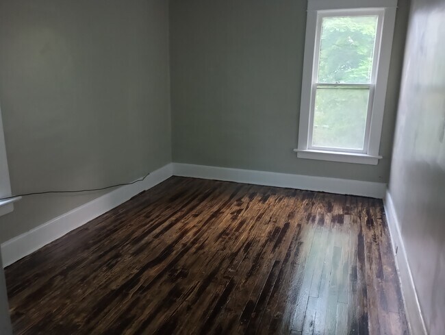 Foto del edificio - 1352 W 10th St