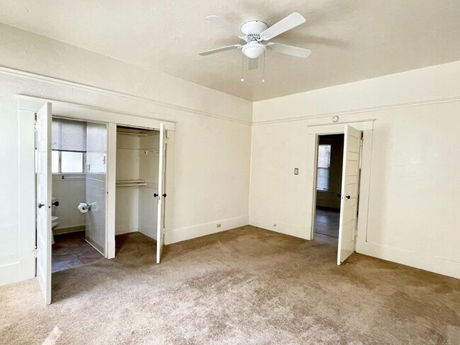 Building Photo - 633 Cherry St