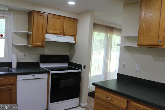 Foto del edificio - 5702 Goucher Dr
