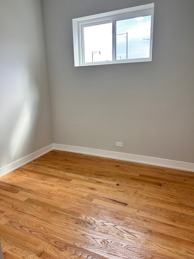 Foto del edificio - 4119 W Montrose Ave