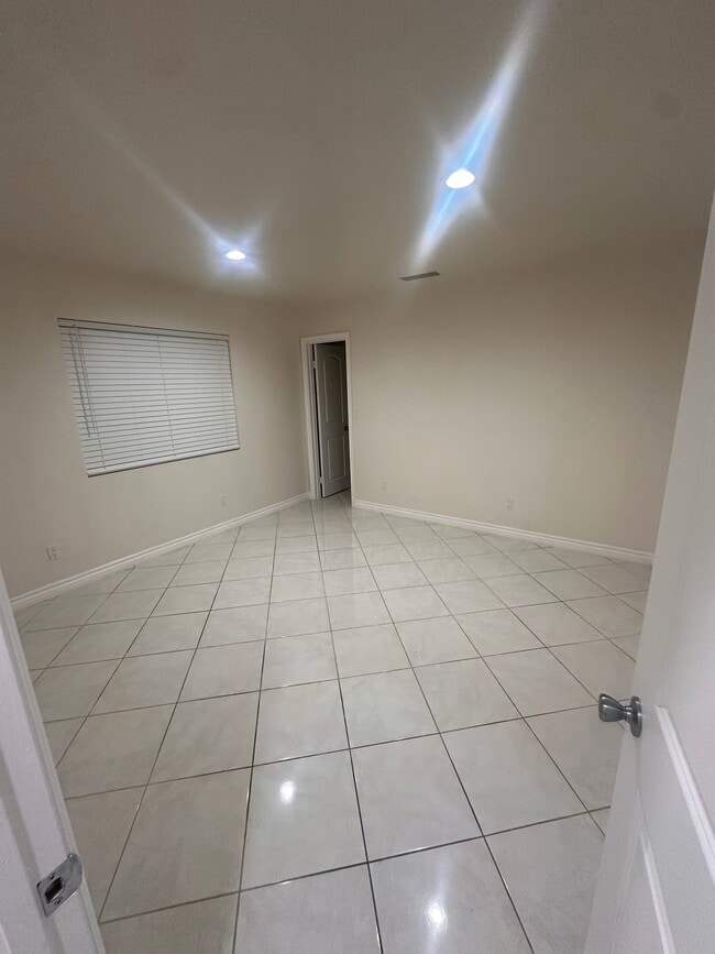 Foto del edificio - 13031 Monroe St