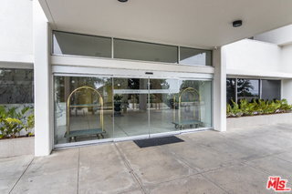 Building Photo - 8787 Shoreham Dr