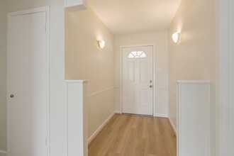 Building Photo - 407 Holly Ln