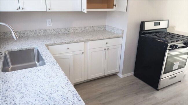 Foto del edificio - 7835 E King Pl