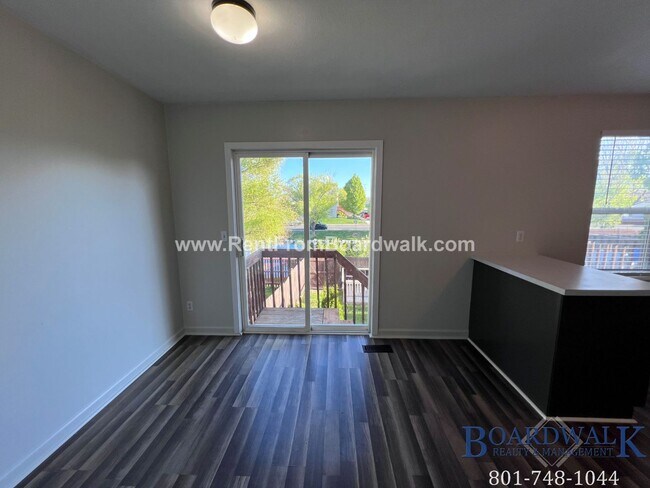Building Photo - Incredible Home in WVC