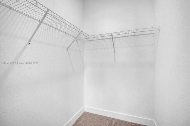 Building Photo - 142 SW 171st Ave