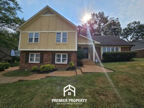 Building Photo - 2116 Rolling Valley Dr