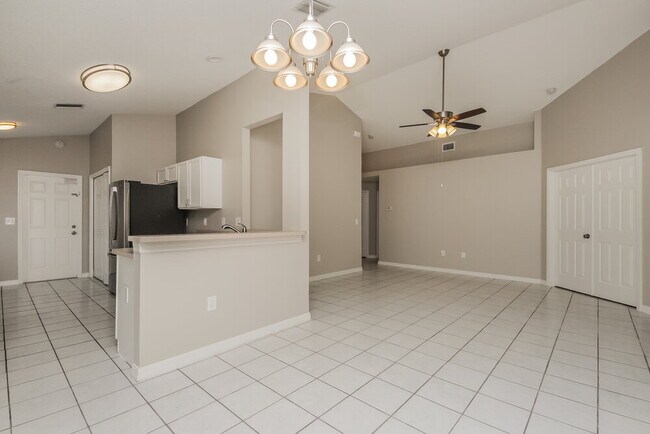 Building Photo - 1853 Wimbledon St