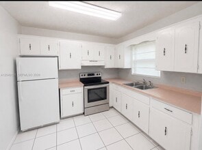 Building Photo - 5771 SW 36th Ct