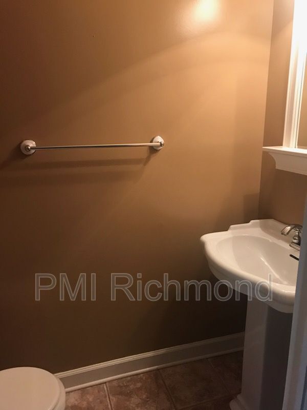 Foto del edificio - 9724 Springfield Woods Cir