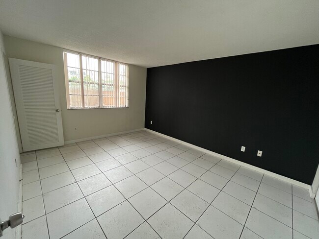 Foto del edificio - 4230 NW 79th Ave