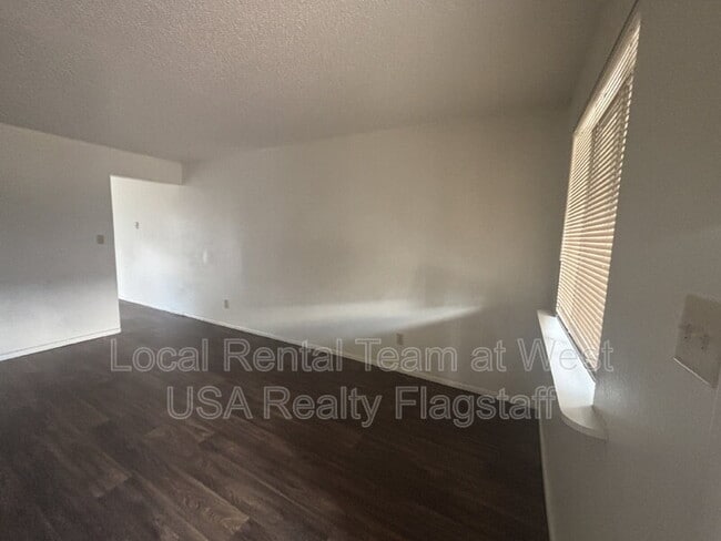 Photo - 2219 E Dortha Ave Apartment