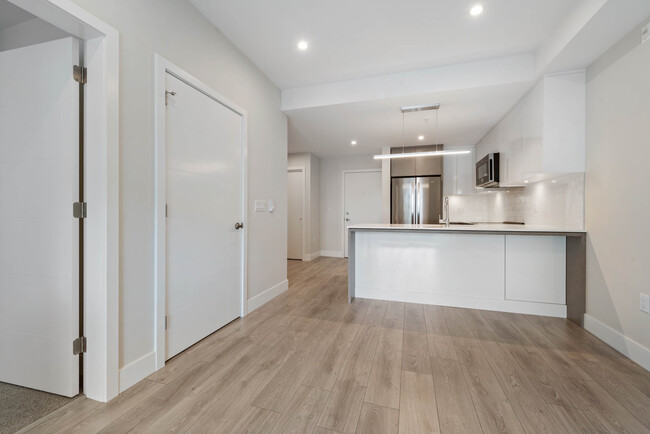 Building Photo - 45500-45500 Market Way