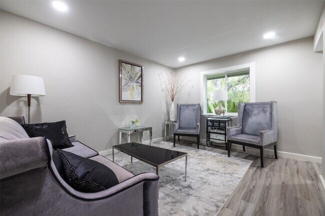Foto del edificio - 6403 Chimney Creek Cir