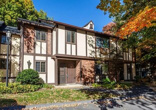 Building Photo - 28 Andover Ct