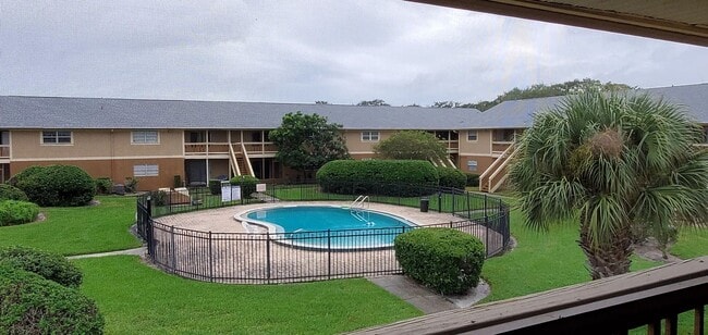 Building Photo - English Park (Yorktown)