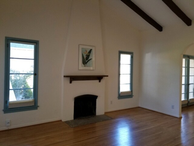 Sala de estar - 634 N Naomi St