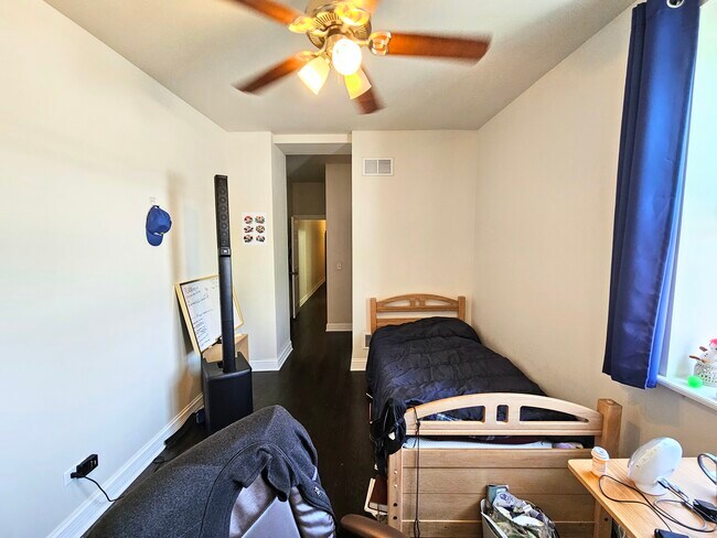 Foto del edificio - 939 W Armitage Ave