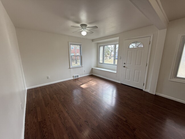 Building Photo - 3737 Poplar Ave