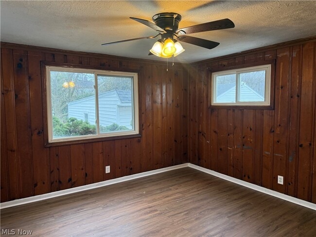 Foto del edificio - 1427 E 252nd St