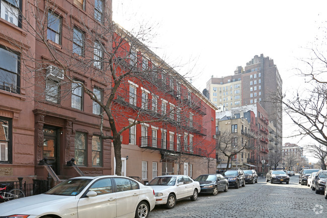 Building Photo - 319 W 4th St