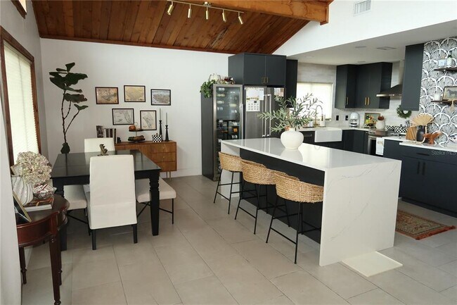 Foto del edificio - 5945 Venetian Blvd NE