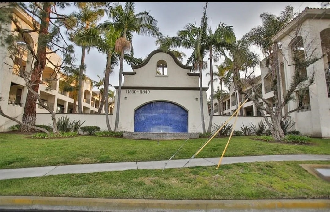 Primary Photo - 11620 Warner Ave