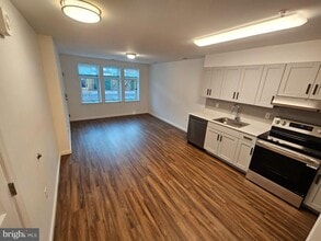 Building Photo - 200 Hamilton Ave