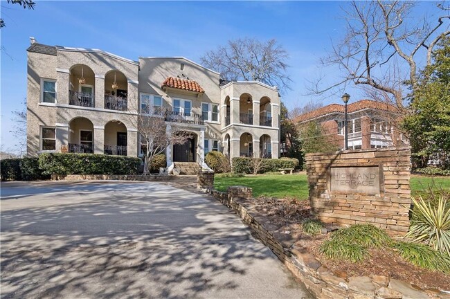 Foto del edificio - 856 Briarcliff Rd NE