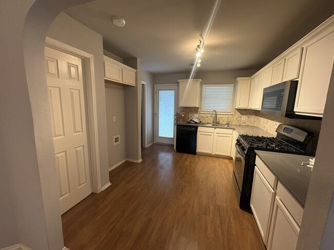 Building Photo - 4631 Mather