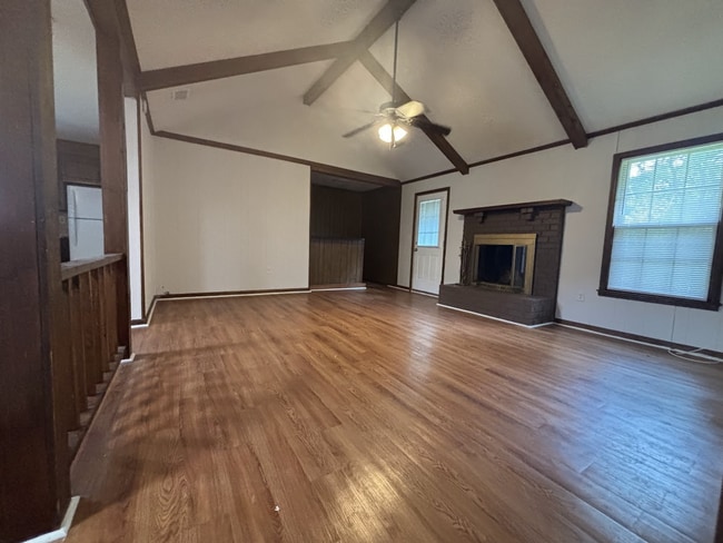 Building Photo - 3 Bed/2 Bath Ranch Style Home!